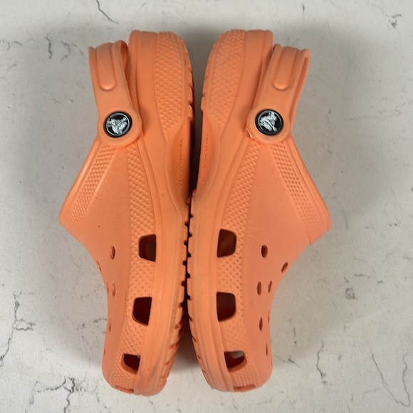 Crocs Classic Clog Size Junior 3, Peach - Orange - Coral - Picture 10 of 16